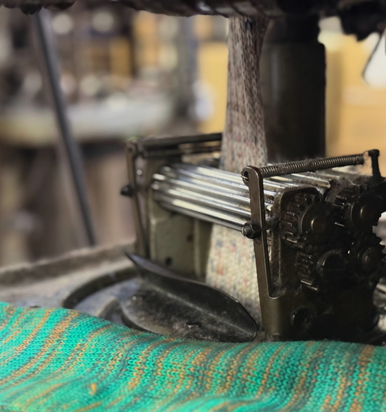 喜びを編む靴下。ローゲージが教えてくれた、ものづくりの原点。